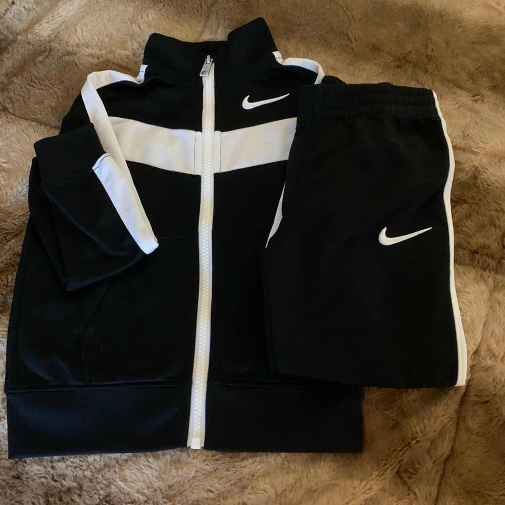 Tracksuit - Picture 3 of 6